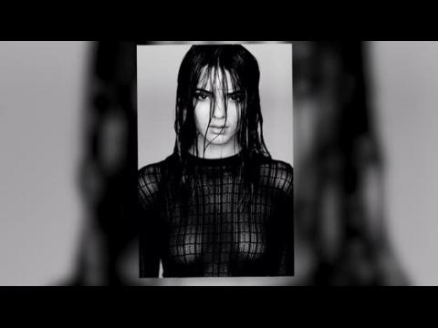 VIDEO : Kendall Jenner posa para una foto de modelo muy reveladora