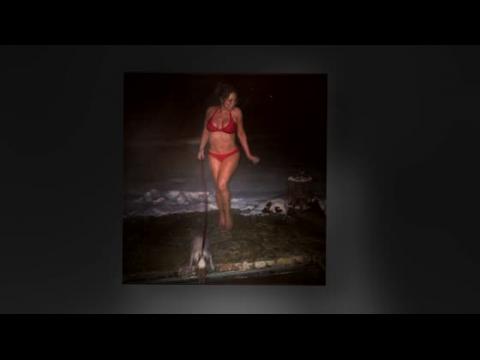 VIDEO : Mariah Carey Shares Festive Bikini Pictures