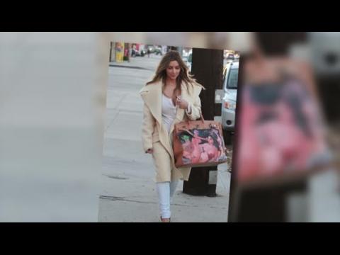 VIDEO : Kim Kardashian Shows Off Her Christmas Gift from Kanye