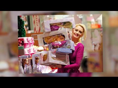 VIDEO : Holly Madison Shops At Disney Store with Daughter Rainbow Aurora