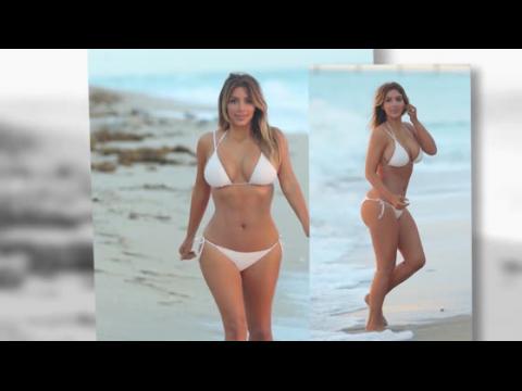 VIDEO : Kim Kardashian  la plage dans un bikini blanc