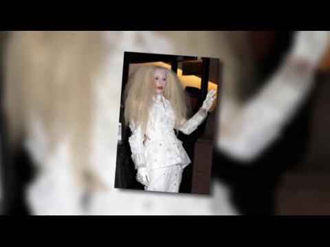 VIDEO : Lady Gaga se ve espeluznante en los premios Glamour