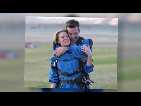 VIDEO : LeAnn Rimes and Eddie Cibrian Fall in Love Skydiving
