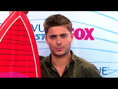 VIDEO : Zac Efron Badly Breaks His Jaw