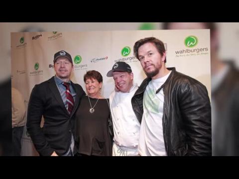 VIDEO : Mark Wahlberg y sus hermanos harn de Wahlburger un reality show