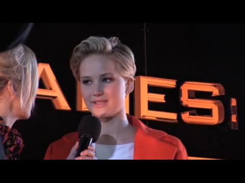 VIDEO : Jennifer Lawrence encuentra desagradable que l sexo joven venda