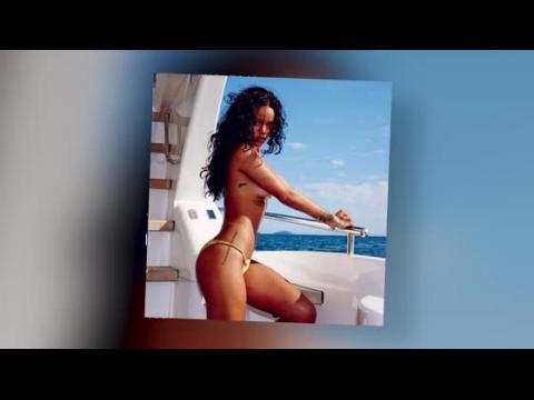 VIDEO : Rihanna Goes Topless For Vogue Brazil