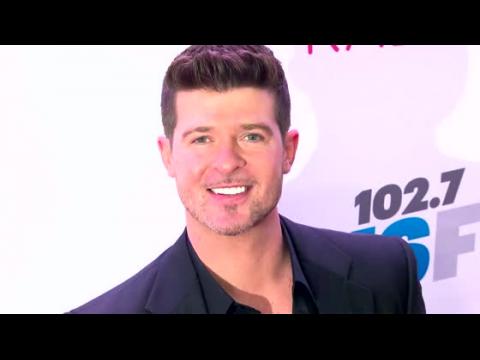 VIDEO : Robin Thicke Seen Getting Close To Another Woman in Paris