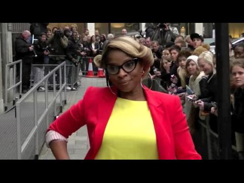 VIDEO : Mary J. Blige's Father 'Critical' After Stabbing