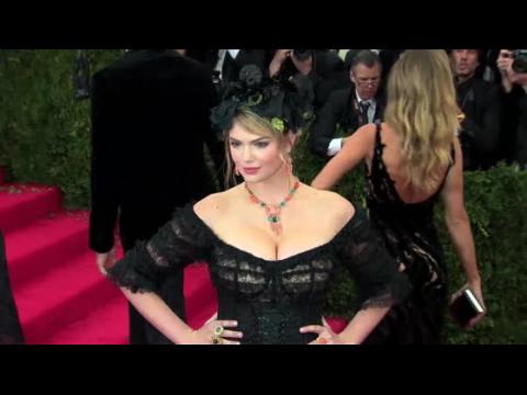 VIDEO : Kate Upton Has Been 'Begging For' Her Curvy Body