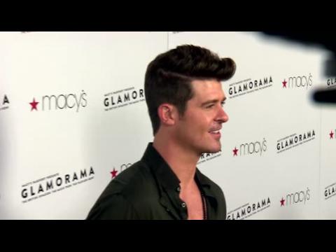 VIDEO : Robin Thicke Gives Up Begging For Estranged Wife Back