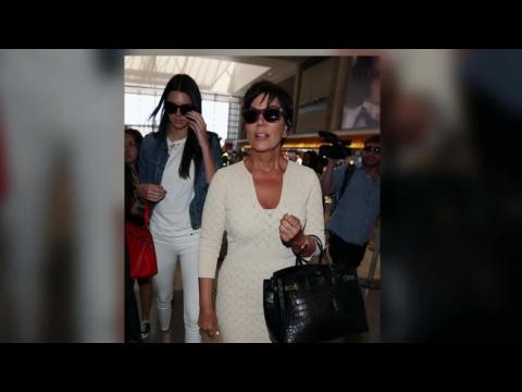 VIDEO : Kim Kardashian, Kendall et Kris Jenner s'envolent pour des vacances