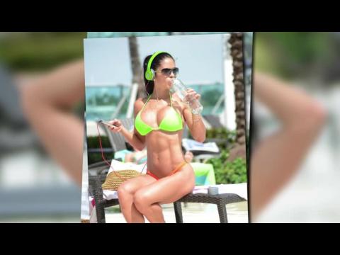 VIDEO : Michelle Lewin is Amazing in a Bikini