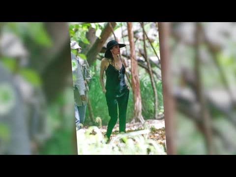 VIDEO : Angelina Jolie Wows In Low-Cut Camisole In Hawaii After Mastectomy