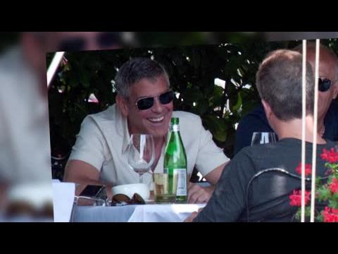 VIDEO : George Clooney Looks Happy In First Sighting Since Stacy Keibler Split