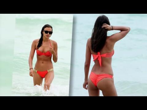 VIDEO : Irina Shayk Sizzles In A Bikini In Miami