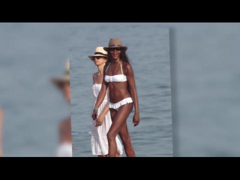 VIDEO : Naomi Campbell Looks Stunning In A White Bikini