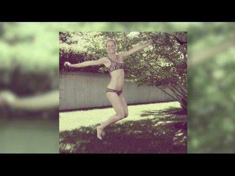 VIDEO : Gleeful Gwyneth Paltrow Shows Off Her Bikini Body