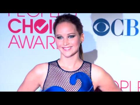 VIDEO : Jennifer Lawrence Gets Star-Struck When Meeting Fellow Oscar Winner