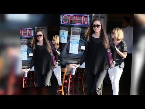 VIDEO : Khloe Kardashian Looks Even Slimmer In An All-Black Outfit