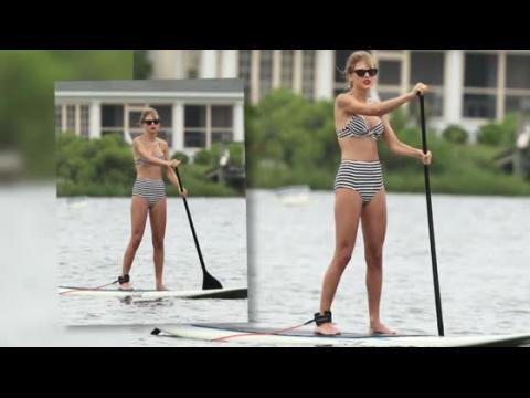 VIDEO : Taylor Swift Porte Du Rouge--lvre En Faisant Du Paddle Board En Bikini