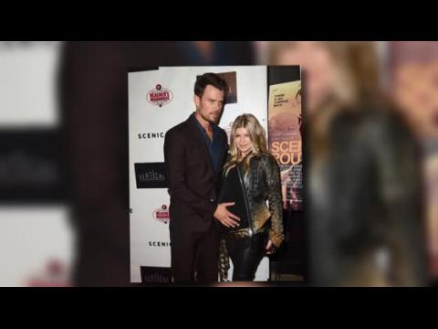 VIDEO : Josh Duhamel Caresses 'Rocker Mommy' Fergie's Baby Bump At Scenic Route Premiere