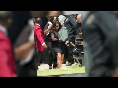 VIDEO : Kim Kardashian, Kanye West Et Bb North West Assistent  Des Funrailles