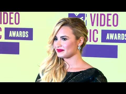 VIDEO : Demi Lovato Speaks About Late Father And Mental Illness