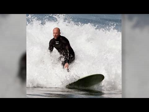 VIDEO : Surf's Up For Jason Statham In Malibu