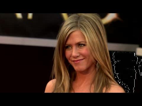 VIDEO : Jennifer Aniston's Body Repulsed By McDonald's Burger