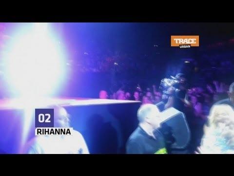 VIDEO : Rihanna Frappe Un Fan En Plein Concert !