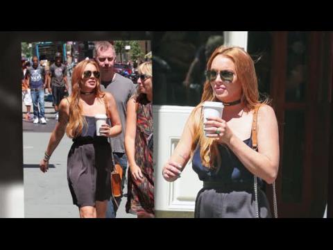 VIDEO : Lindsay Lohan Out And About In New York City