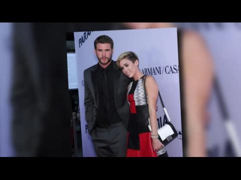 VIDEO : Liam Hemsworth And Miley Cyrus Look Stronger Than Ever At Paranoia Premiere