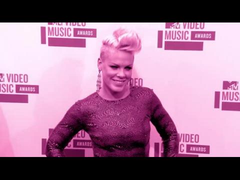VIDEO : Pink Says Being Called A Lesbian Is A Compliment