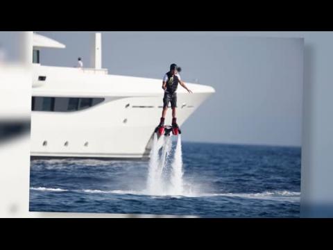 VIDEO : Leonardo DiCaprio Soars Above The Sea On A Flyboard In Ibiza