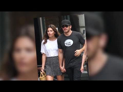 VIDEO : Jake Gyllenhaal Holds Hands With New Love Alyssa Miller