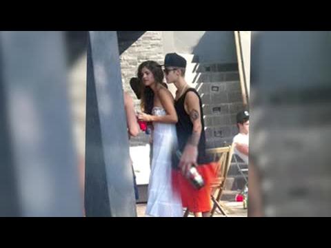 VIDEO : Justin Bieber Photographed With Beer At Hollywood Party