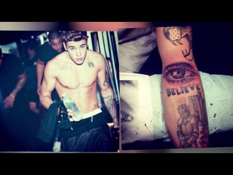 VIDEO : Justin Bieber Shows Off New Tattoo