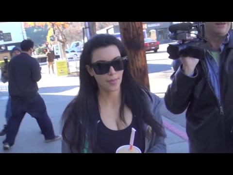 VIDEO : Kim Kardashian Says Kanye West Likes Her Without Make-Up