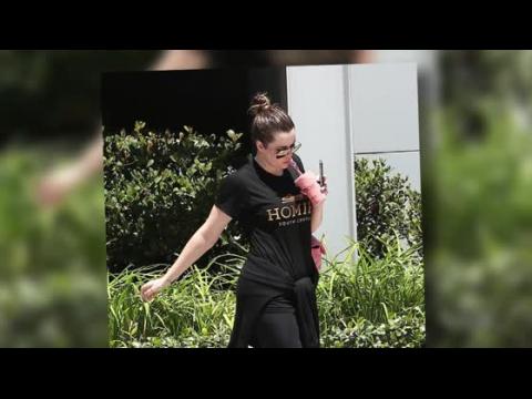 VIDEO : Khloe Kardashian Looks Even Slimmer As She Leaves The Gym