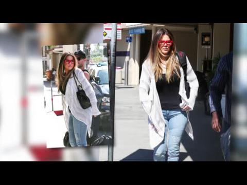 VIDEO : Khloe Kardashian Dons Bright Glasses To Leave Town