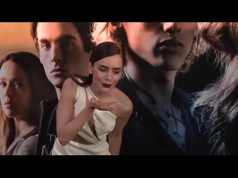 VIDEO : Lily Collins Sports A Racy White Dress At The Mortal Instruments: City Of Bones Premiere