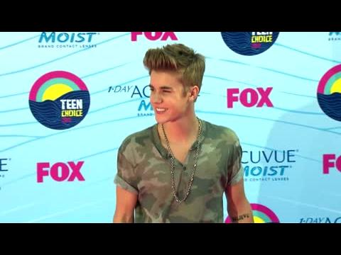 VIDEO : Justin Bieber And Rihanna Late For Shows On Their Tours
