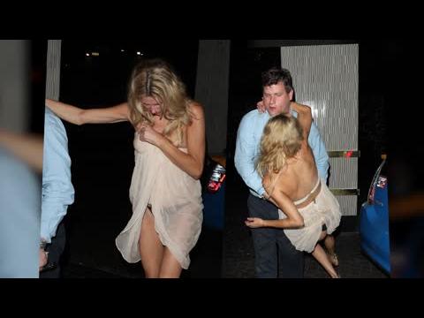 VIDEO : Brandi Glanville Stumbles Out Of Hollywood Restaurant