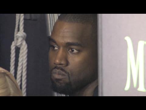 VIDEO : Kanye West Won't Change Diapers