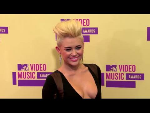 VIDEO : Miley Cyrus refuse une invitation au bal de fin d'année d'un lycéen
