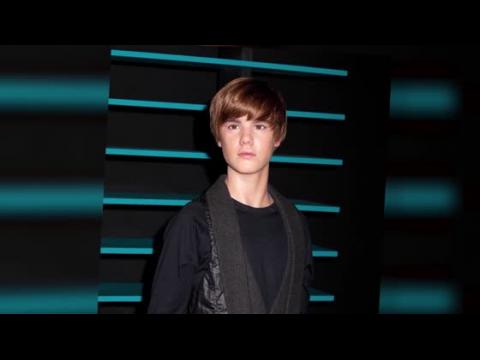 VIDEO : La statue de cire de Justin Bieber ruine par les trop nombreux fans