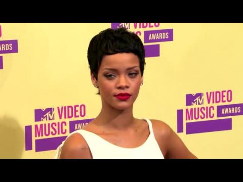 VIDEO : Rihanna a presque fait faillite en 2009