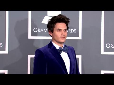 VIDEO : John Mayer, fan de l'mission The Bachelor, analyse les expressions de Juan Pablo