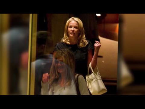 VIDEO : El prometido de Jennifer Aniston piensa que su amiga Chelsea Handler es odiosa y grosera